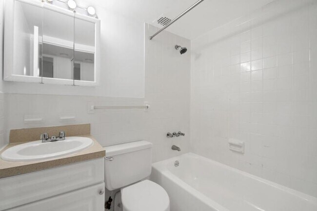 Building Photo - 4 bedroom in New York NY 10010