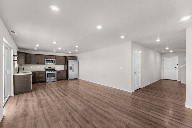 Building Photo - 2022-Like New-Construction 4BR/2.5BA, 1,700 sqft. NW Spokane
