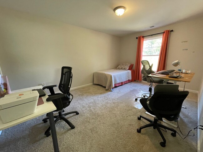 Building Photo - Highland Park - Easley - Furnished or Unfu...