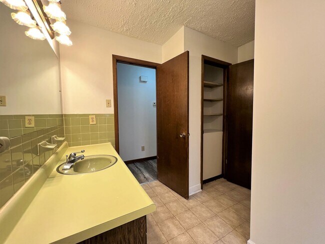 Building Photo - NEW RENTAL RATE...4 BEDROOM HOME IN FARRAGUT!!!
