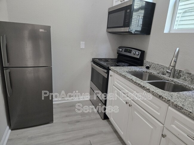 Building Photo - 126 Linden Ave