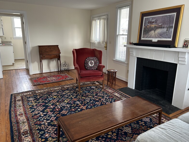 Living room - 505 Hawke St