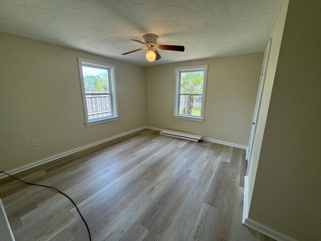 Building Photo - Remodeled 3/2 in the Heart of Gainesville!