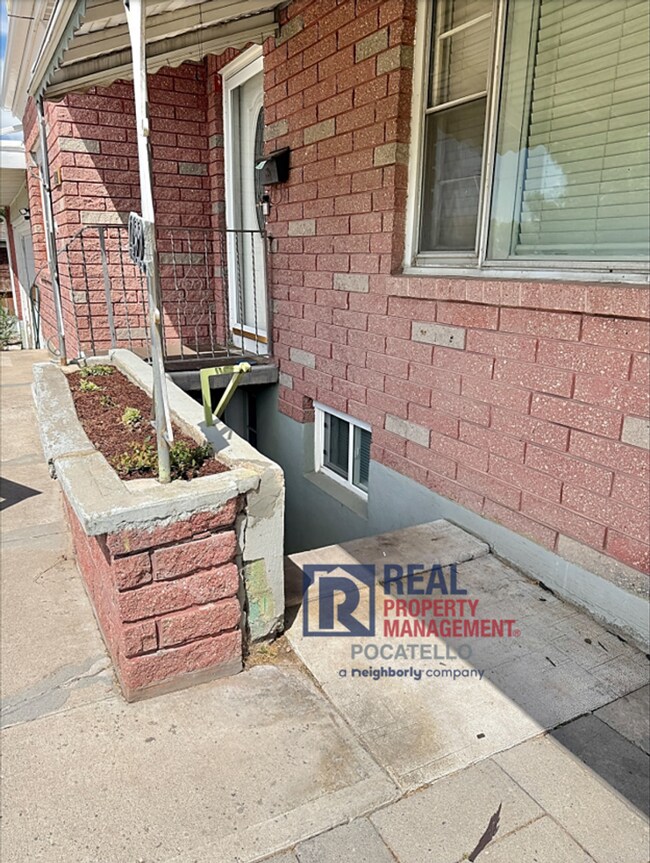 Building Photo - 1420/1422 E Elm St