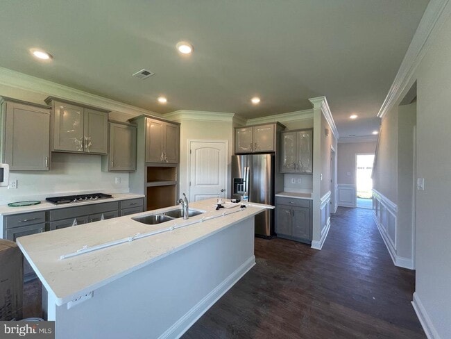 Building Photo - 33016 Blue Iris Rd