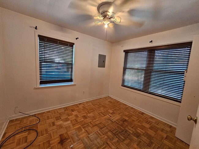 Building Photo - Biloxi 2 Bedroom