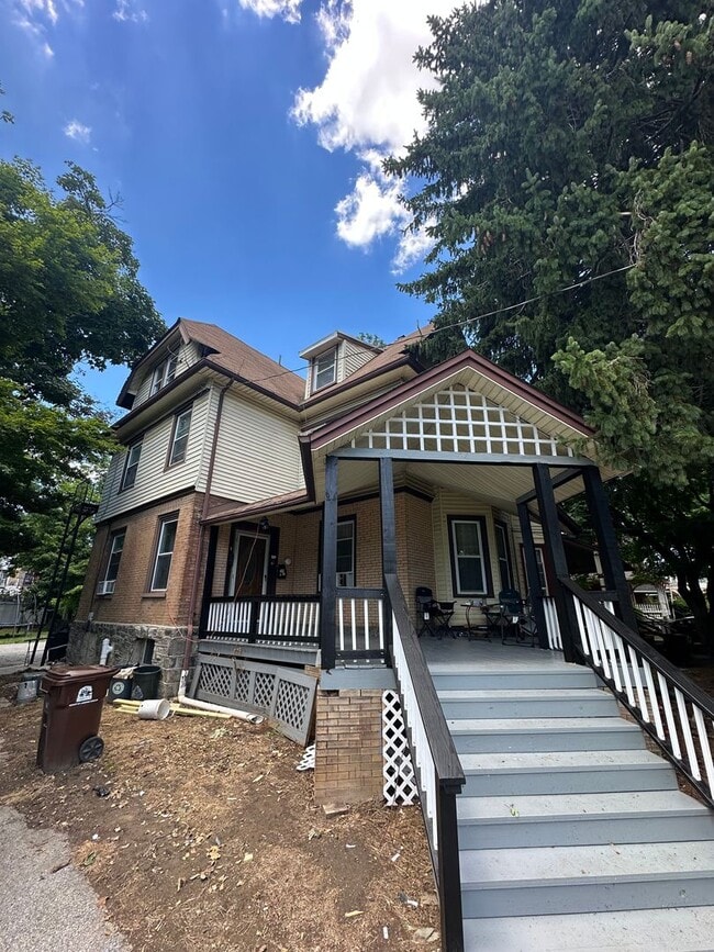 Building Photo - 3RD FLOOR Apartment For Rent! 1bed/1 Bath