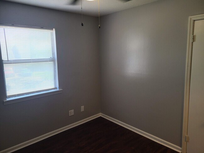 Building Photo - QUESTIONS PLEASE CONTACT LANCE GARNER 501-912-6020