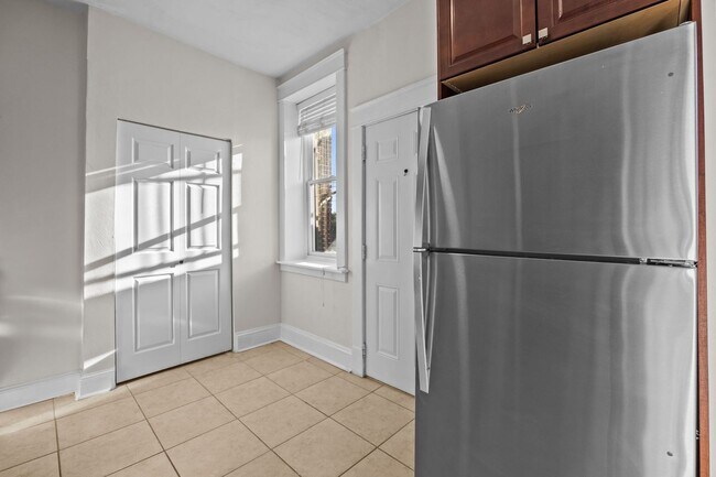 Building Photo - Cool Norfolk Apartment-Rest of November Free!