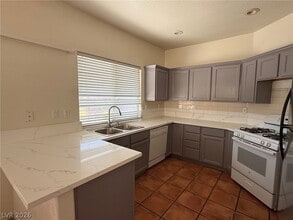 Building Photo - 5740 Crescent Landing St