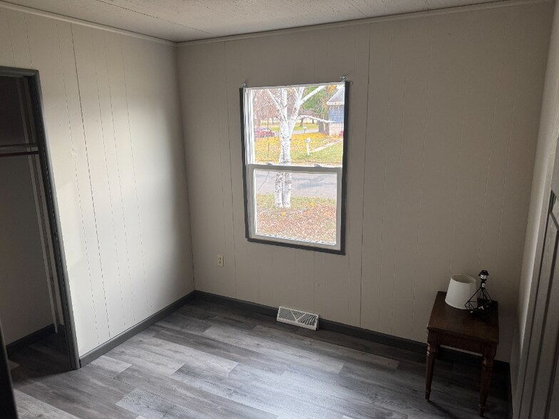 Building Photo - 1225 13th St SE