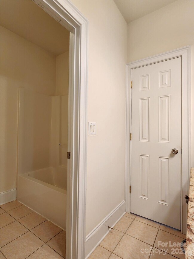 Building Photo - 5524 Strabane Dr