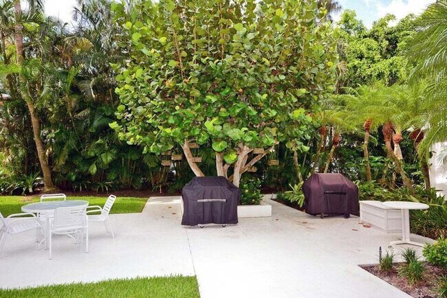 Building Photo - 2860 S Ocean Blvd