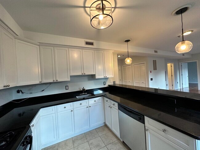 Building Photo - 650 2nd St