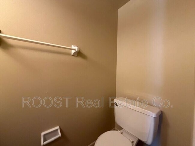 Building Photo - 6881-6887 Emerald Ave