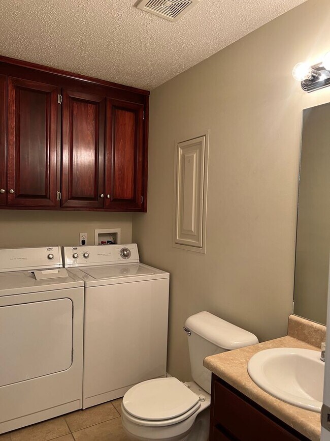 Building Photo - 107 Winthrope Ln