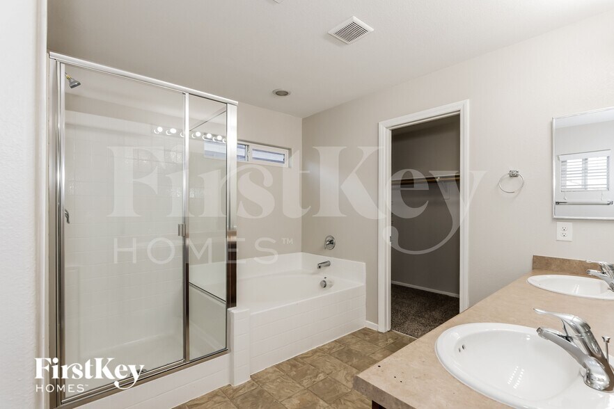 Building Photo - 8297 Oliver Twist Ln