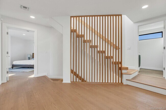 Building Photo - 10 Bay View Dr