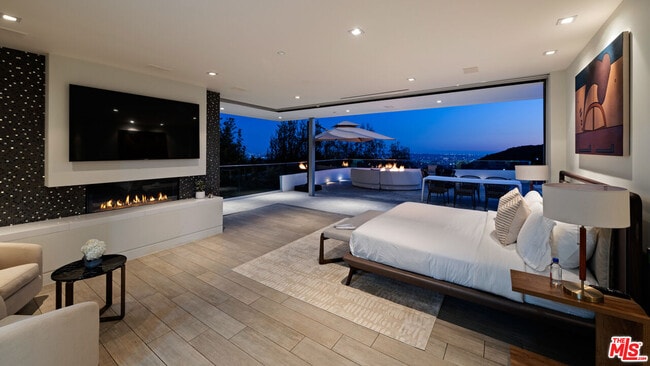 Building Photo - 7080 Mulholland Dr