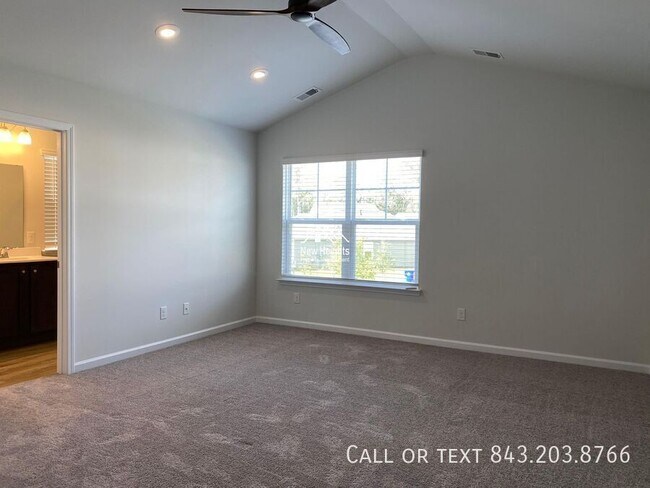 Building Photo - 2641 Alamanda Dr