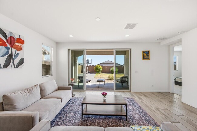 Building Photo - 2053 W Sienna Bouquet Pl