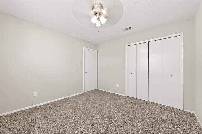 Building Photo - 927 Comstock Springs Dr