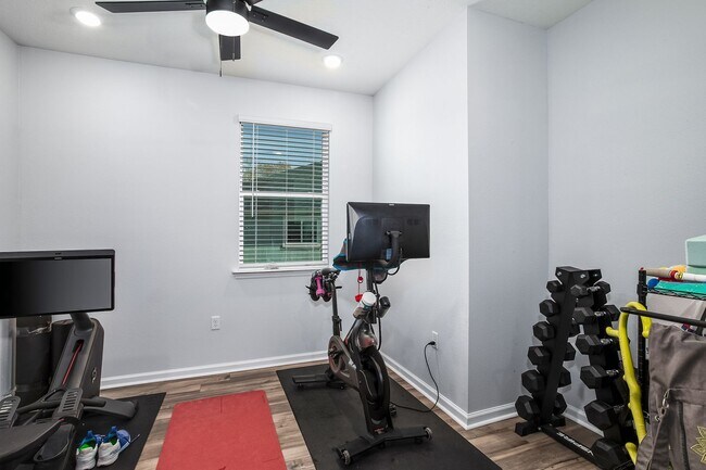 Building Photo - Spacious 3BR Home with Flex Space, Large Backyard & Open Floor Plan