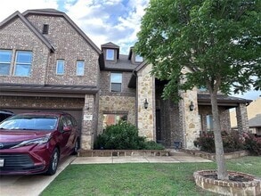Building Photo - 912 Foxtail Dr