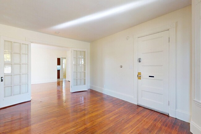 Building Photo - 539 Mt Auburn St