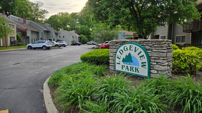 Building Photo - 604 Ledgeview Park Dr