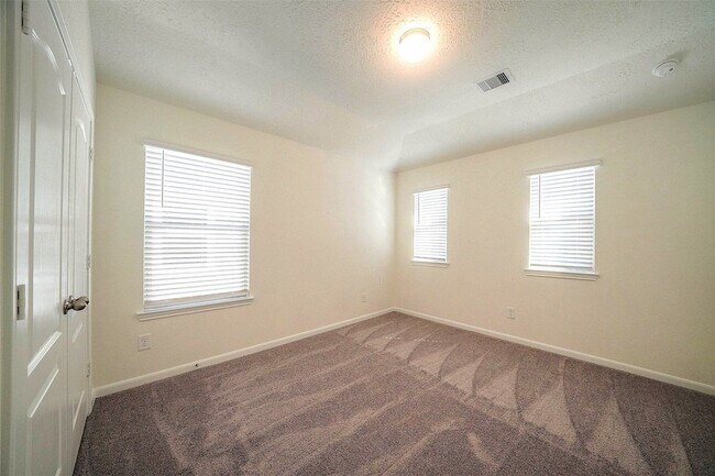 Building Photo - 20811 Sheffield Pk Dr