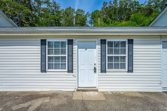 Building Photo - 100 Creeks Bend Dr