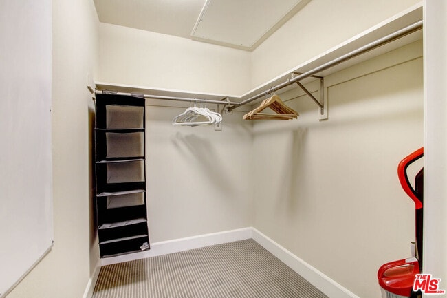 Building Photo - 589 Americana Way