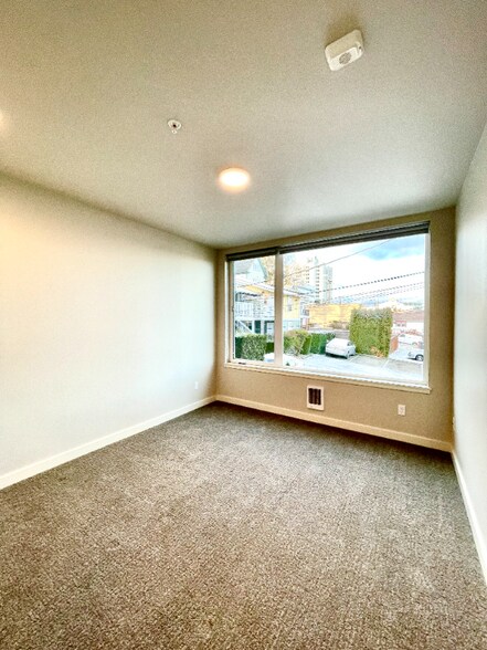 Building Photo - 1925 S I St