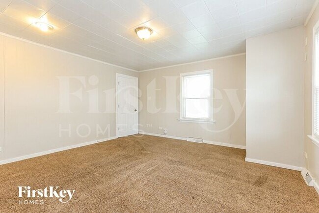 Building Photo - 14448 Kilbourn Ave