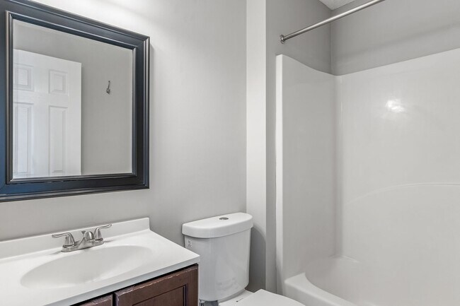 Building Photo - SW - Like New Home! Newer SS Appliances & Cabinets, Ceiling Fans, Blinds, Front Porch and Deck. M...