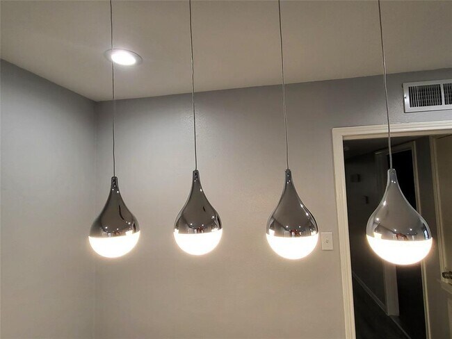 Building Photo - 14333 Memorial Dr