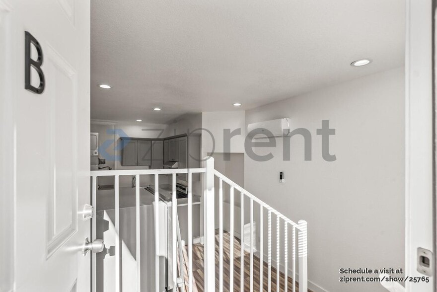 Building Photo - Unit B
