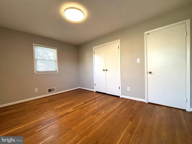 Building Photo - 7107 Tyndale St