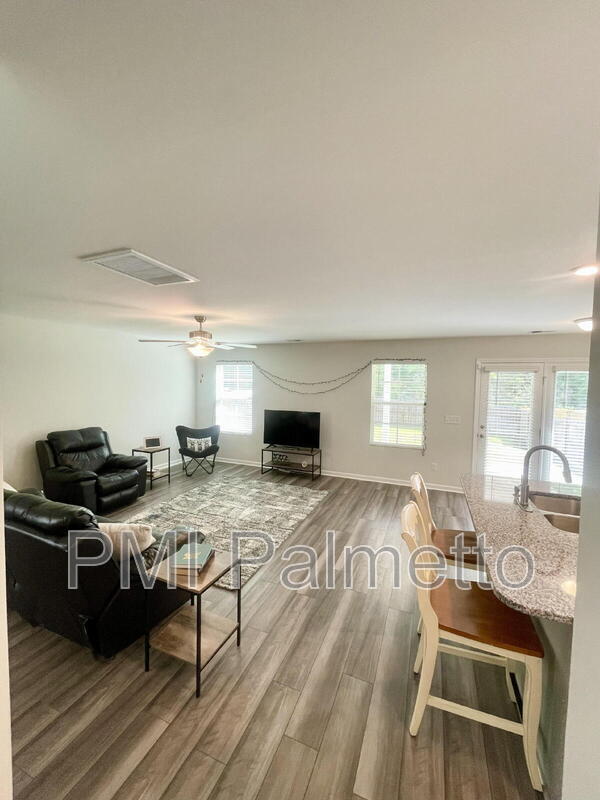 Building Photo - 633 Wooster Dr