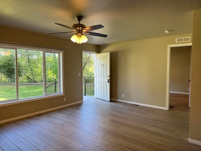 Building Photo - 7874 Old Redwood Hwy