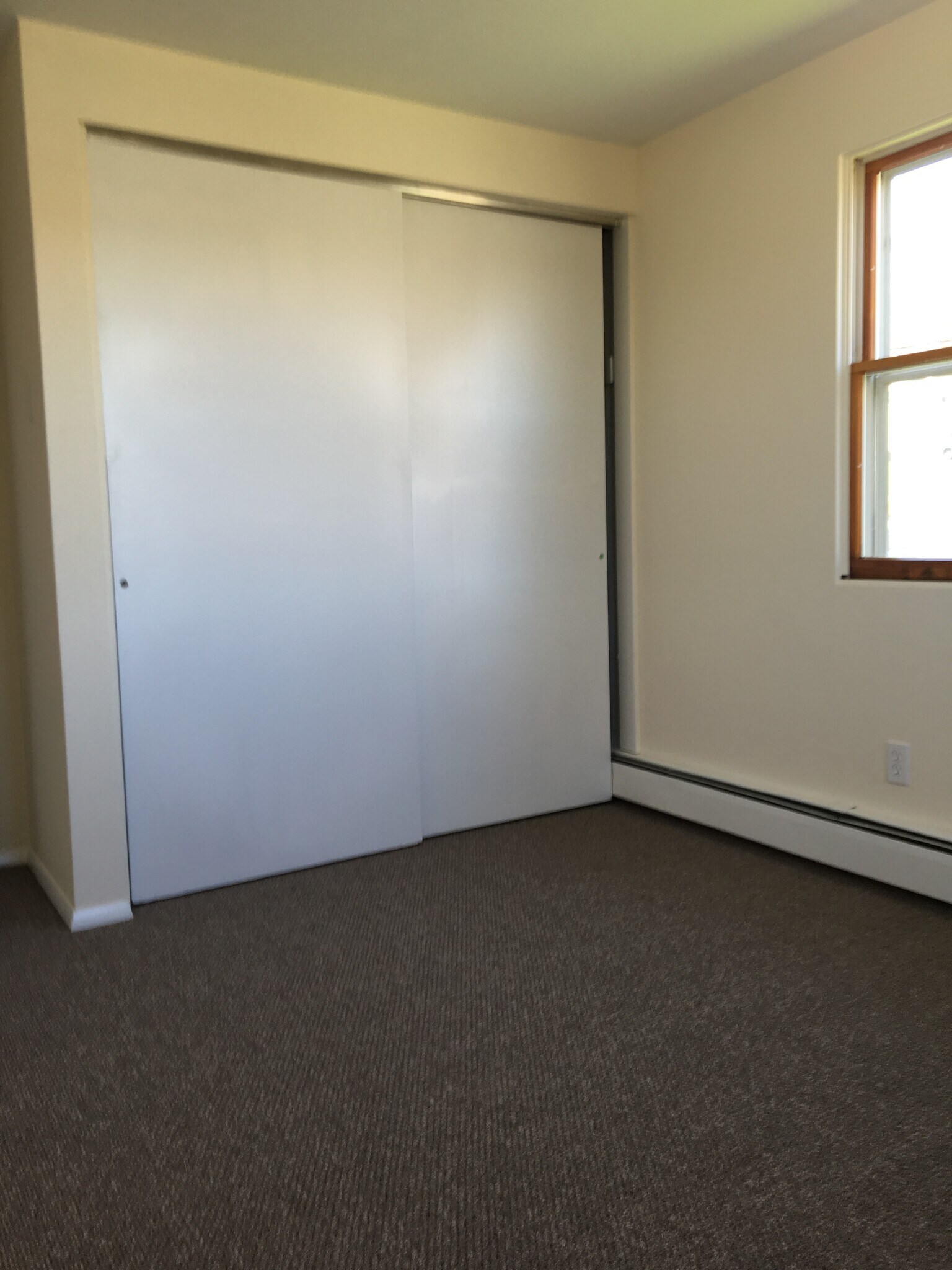 Building Photo - 916 Squires Ave