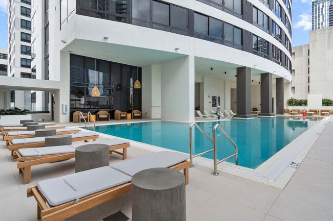 Building Photo - 225 N Miami Ave