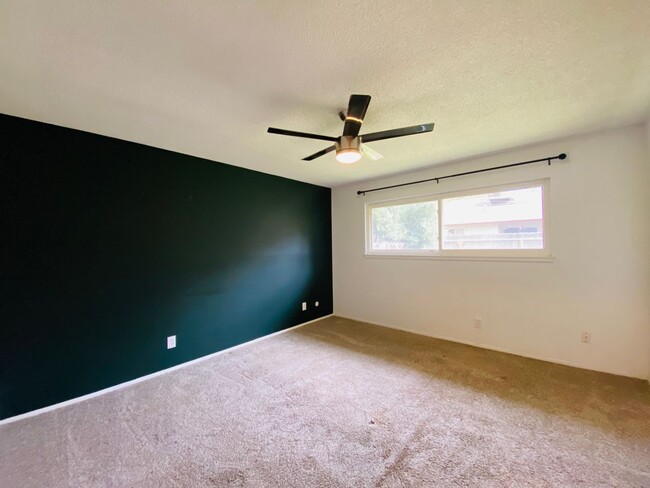Building Photo - $2,100 Charming 3 Bedroom Home With 2 Livi...