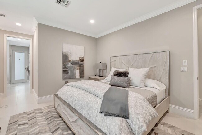 Building Photo - 5747 Paddington Way