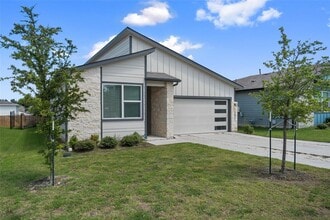 Building Photo - 13821 Zuhause Dr