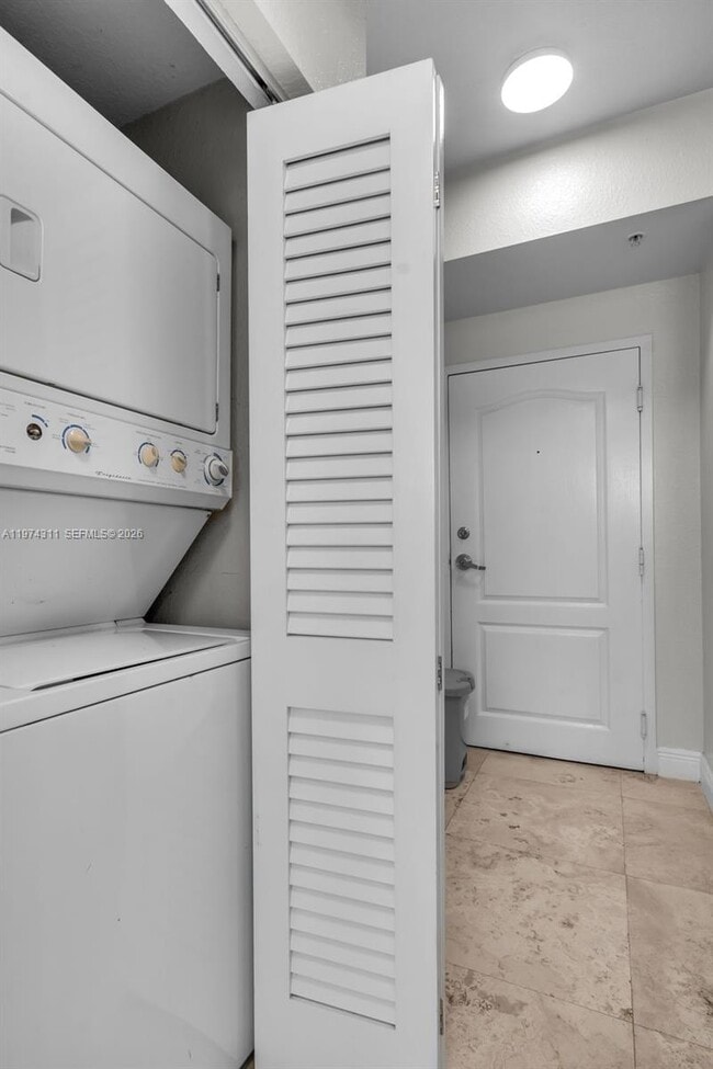 Building Photo - 500 NE 29th St