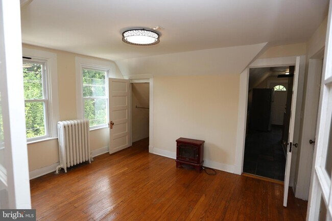 Building Photo - 730 St Johns Rd