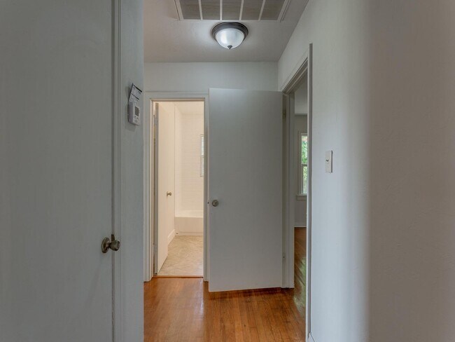 Building Photo - Home for rent in heart of OKC