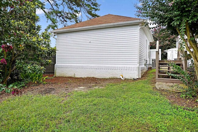 Building Photo - 1001 Bedford Dr